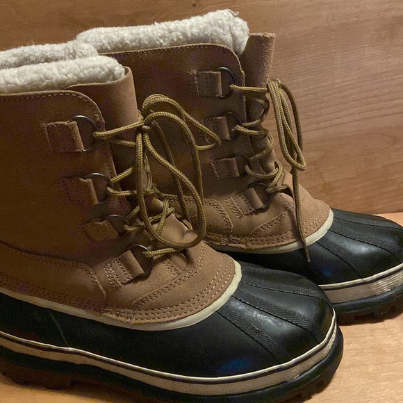 Outbrook boots with warm, insulating liner, men's size 8 - Picture 8 of 12